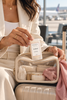 Musc Blanc Damas 35 ml — flacon compact glissé dans une trousse de voyage à l’aéroport